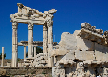 Daily Pergamon Tour
